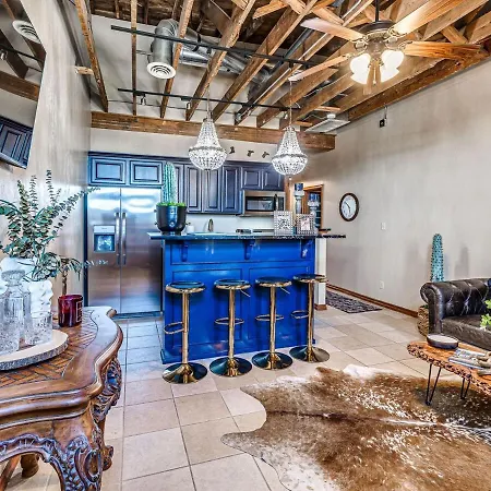 1BR Balcony Views And Cowboy Vibes Appartement